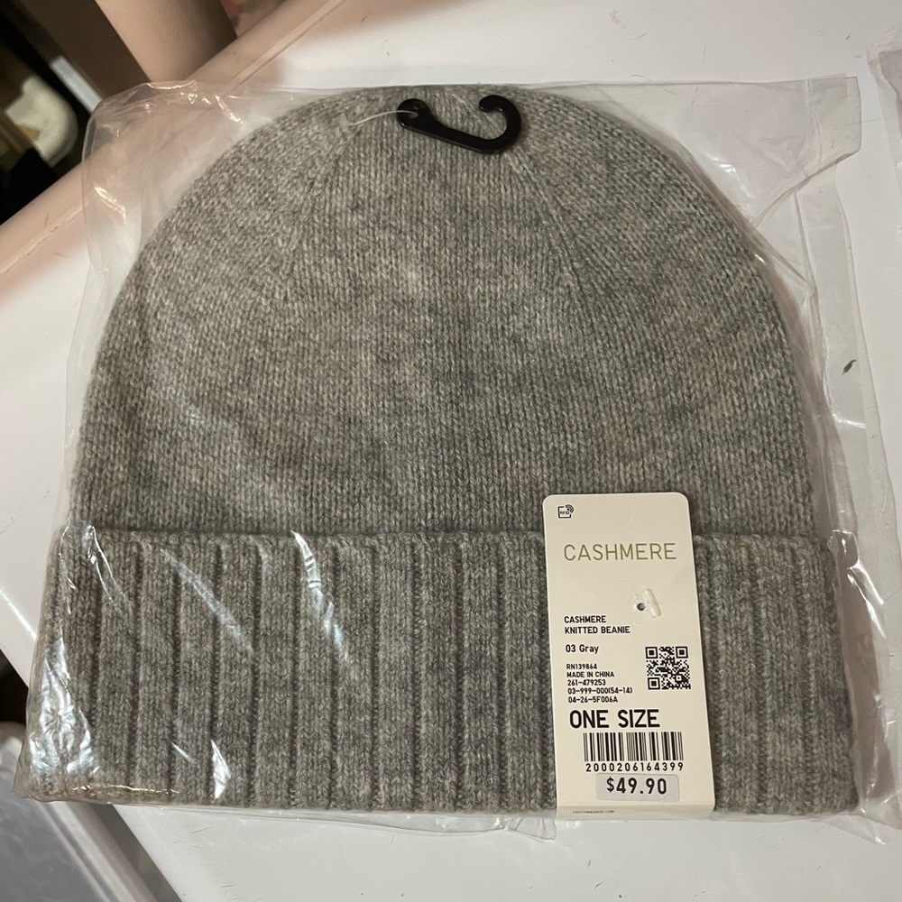 Uniqlo Gray Cashmere Beanie